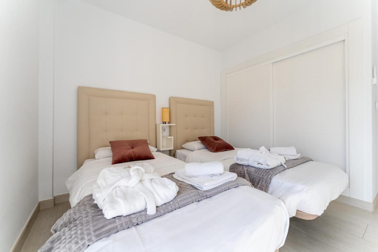 Sea View 2 Bedroom Apartment 2 Min Away From The Beach Torremolinos Extérieur photo